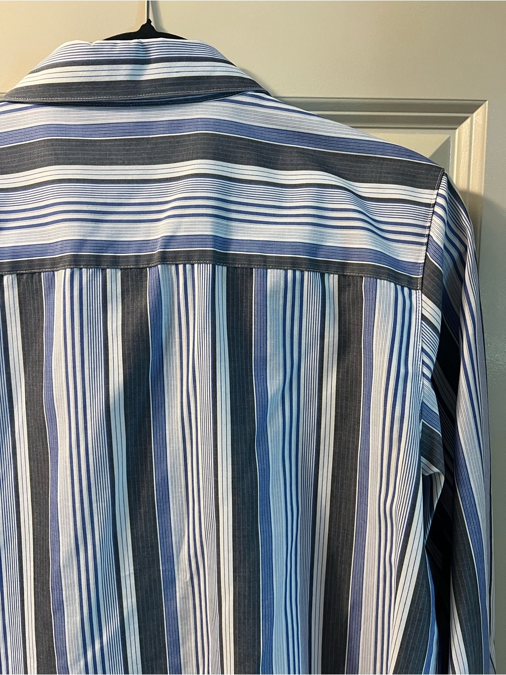 Foxcroft Vintage 100% Cotton Wrinkle-Free Blue Multi-Stripe Button-Down / M - Picture 6 of 9